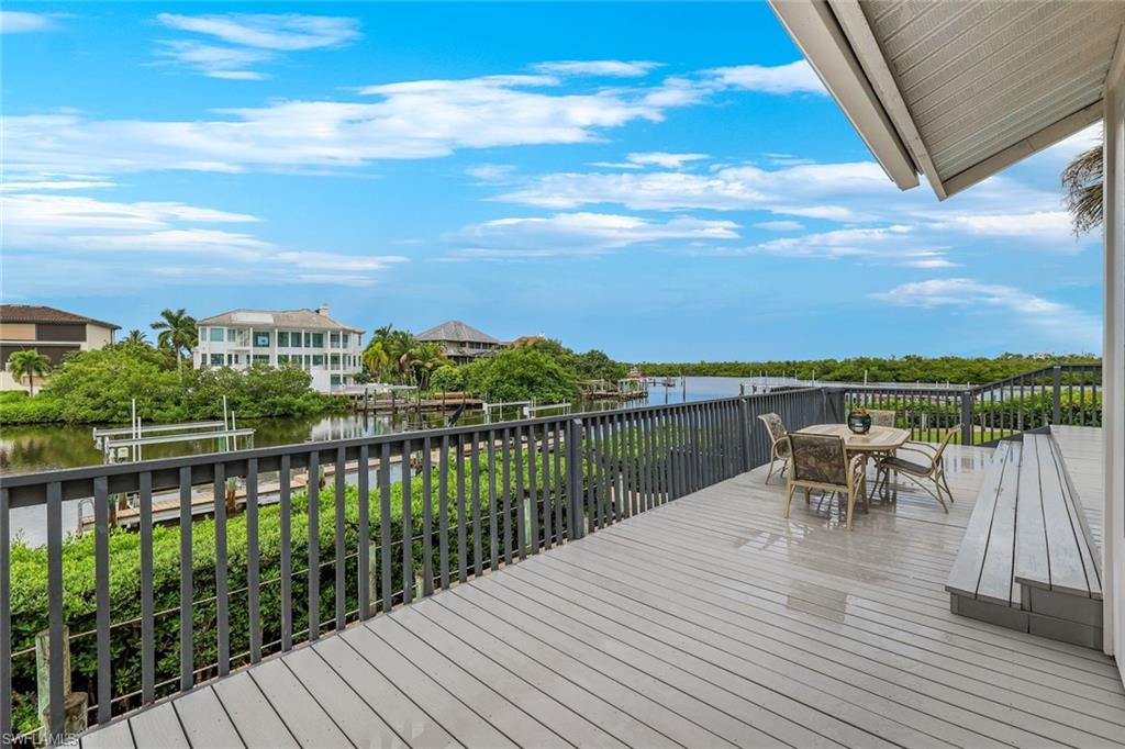 17036 Marina Cove Ln Property Photo 3