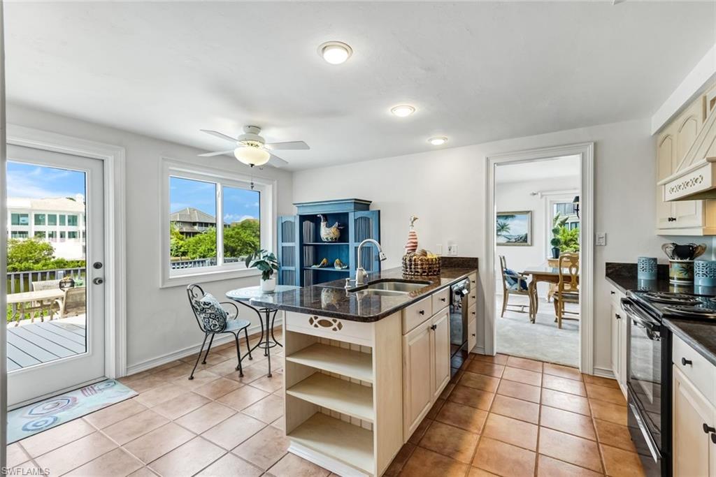17036 Marina Cove Ln Property Photo 9