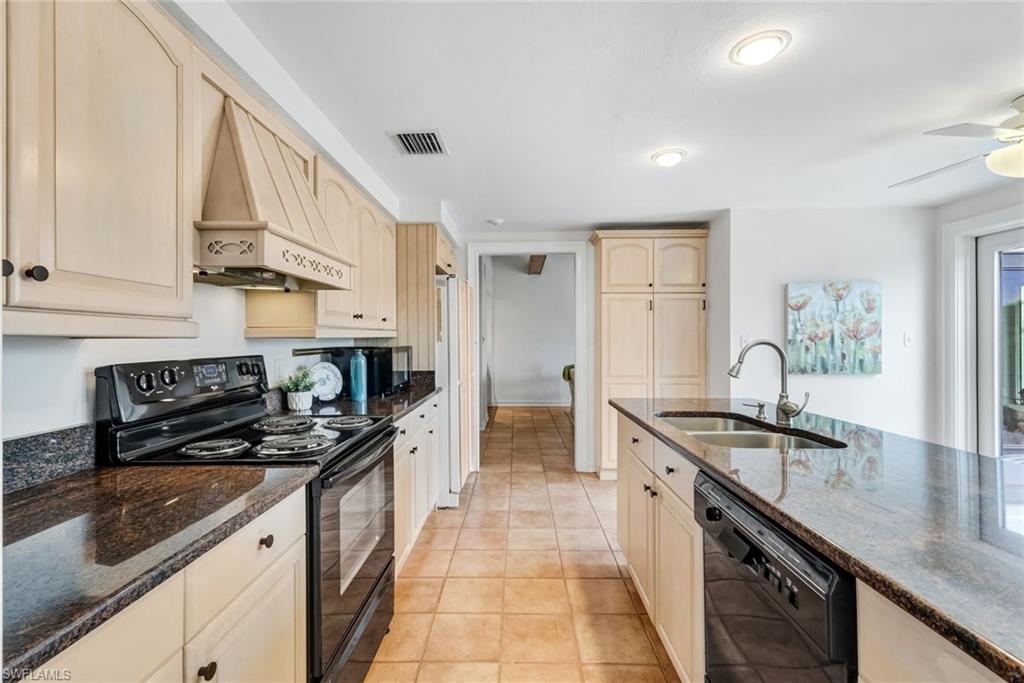 17036 Marina Cove Ln Property Photo 13