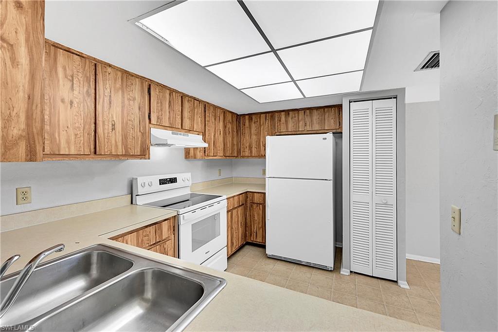 8474 Charter Club Cir 13 Property Photo 13