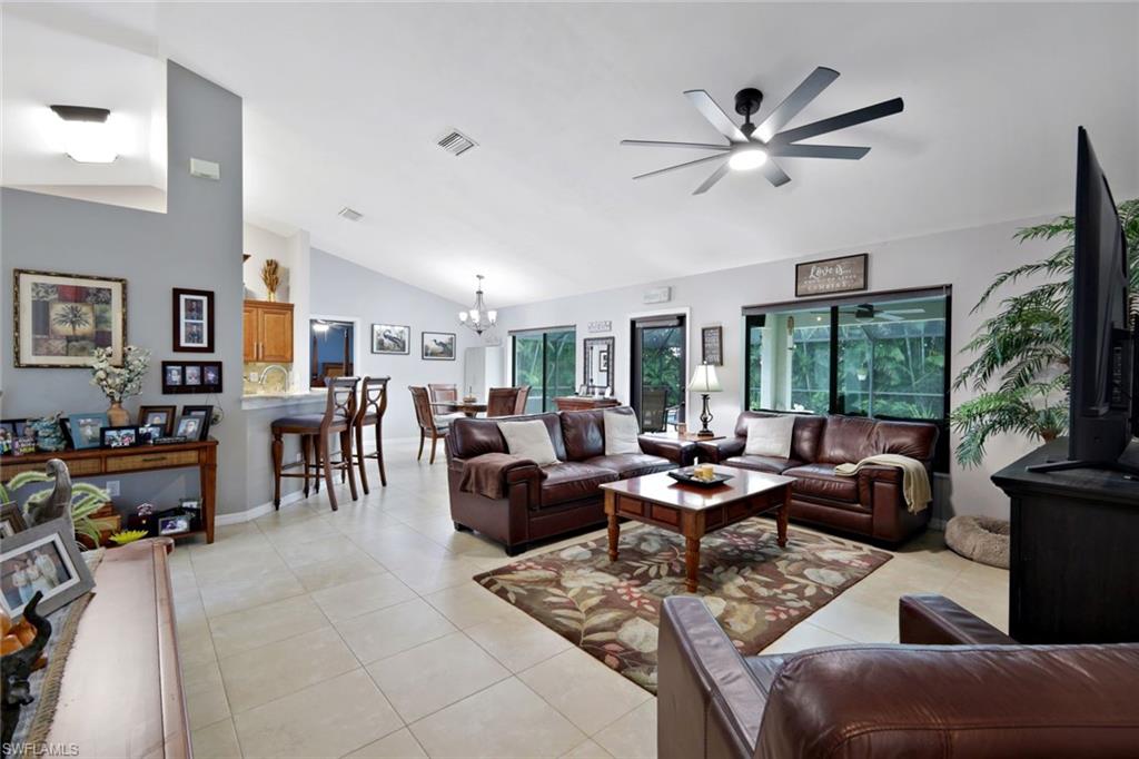 1900 Sw 10th Ter Property Photo 4