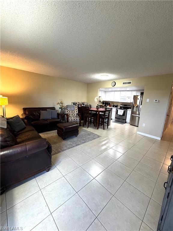 4906 Victoria Dr 108 Property Photo 2