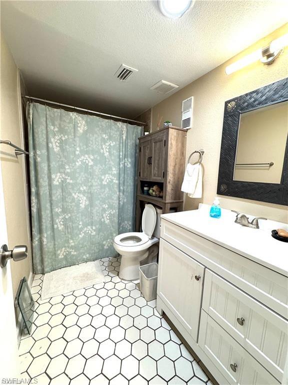 4906 Victoria Dr 108 Property Photo 5
