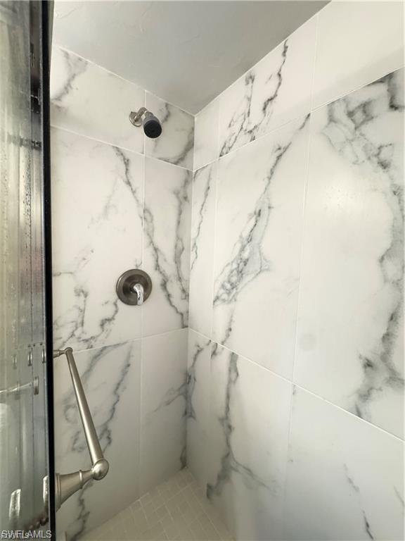 4906 Victoria Dr 108 Property Photo 12