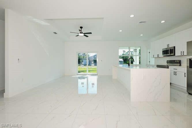 3421 55th St W Property Photo 5