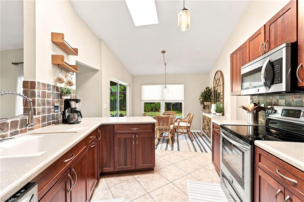 18918 Cypress View Dr Property Photo 10