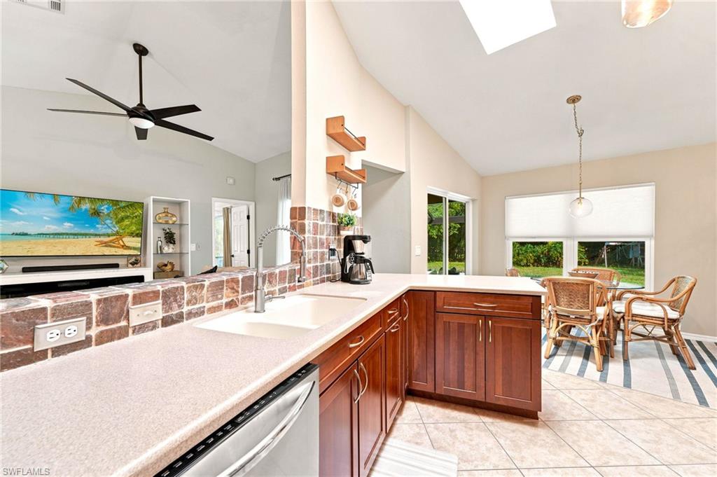 18918 Cypress View Dr Property Photo 12