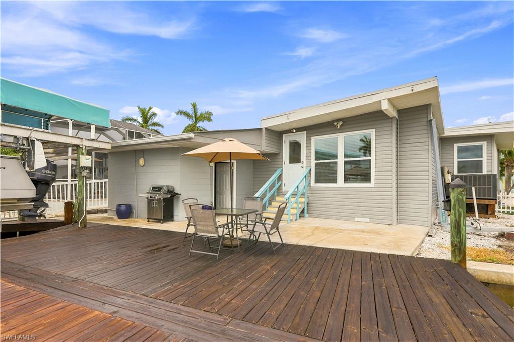 3827 Coconut Dr Property Photo 3