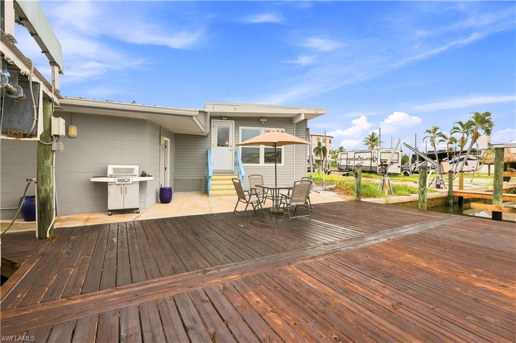 3827 Coconut Dr Property Photo 4