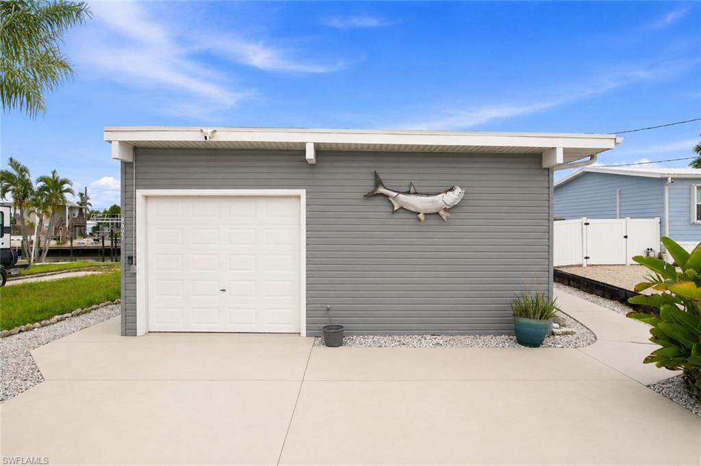 3827 Coconut Dr Property Photo 41