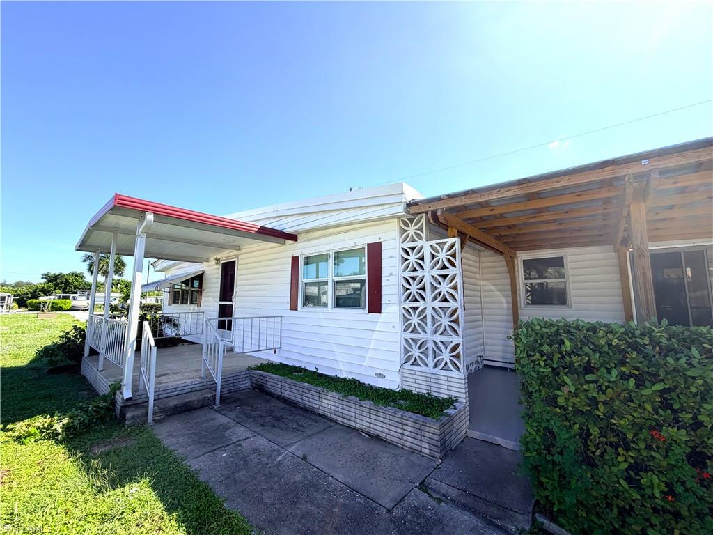 139 Gaslight Ave Property Photo 4