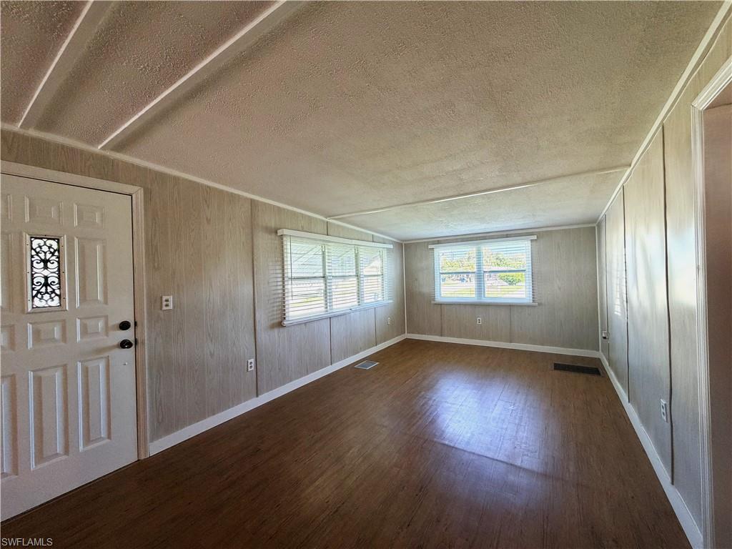 139 Gaslight Ave Property Photo 5
