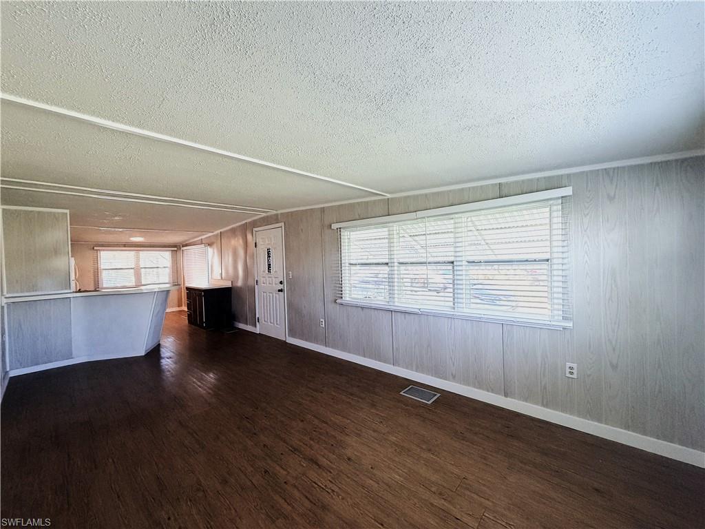 139 Gaslight Ave Property Photo 6