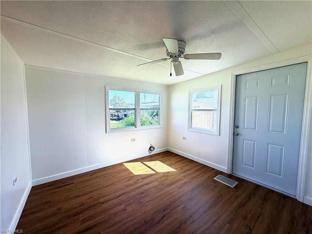 139 Gaslight Ave Property Photo 10