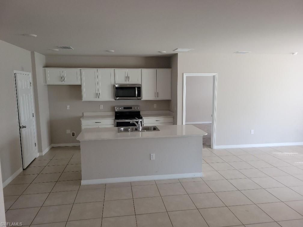 334 Kismet Pkwy E Property Photo 2