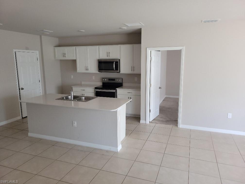 334 Kismet Pkwy E Property Photo 3