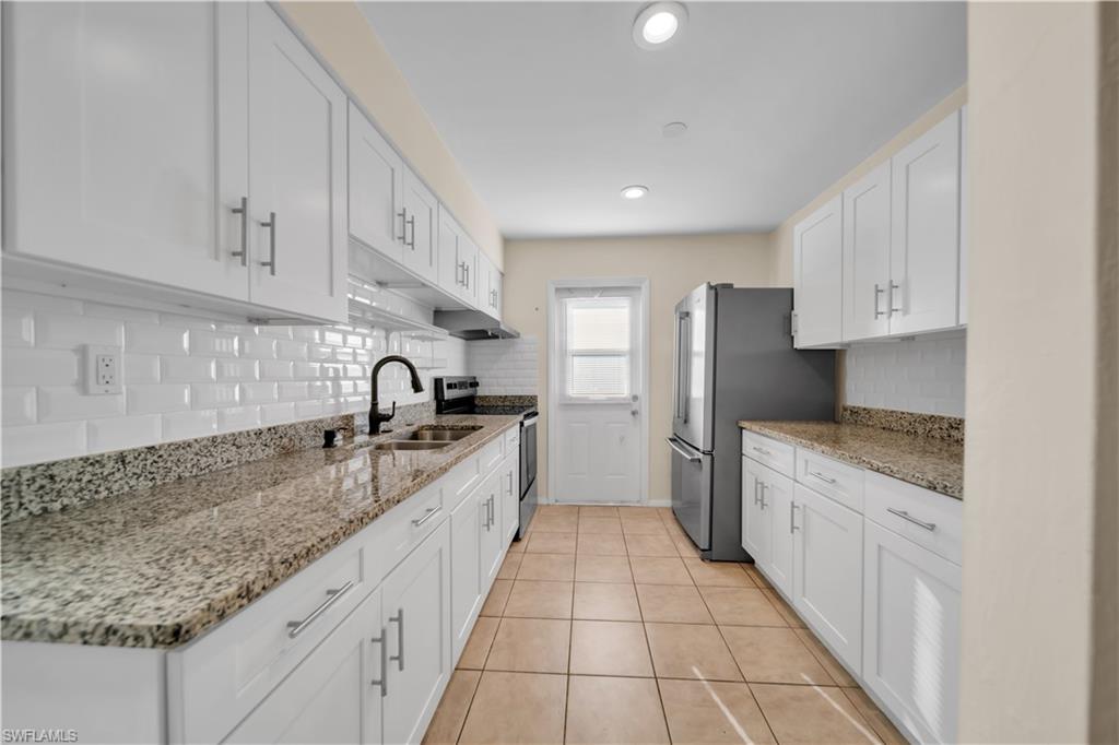 11 Hamlin Ct Property Photo 8