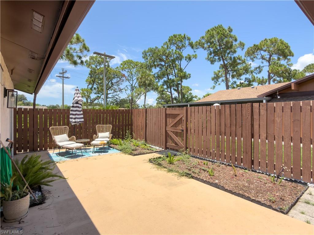5638 Foxlake Dr Property Photo 3