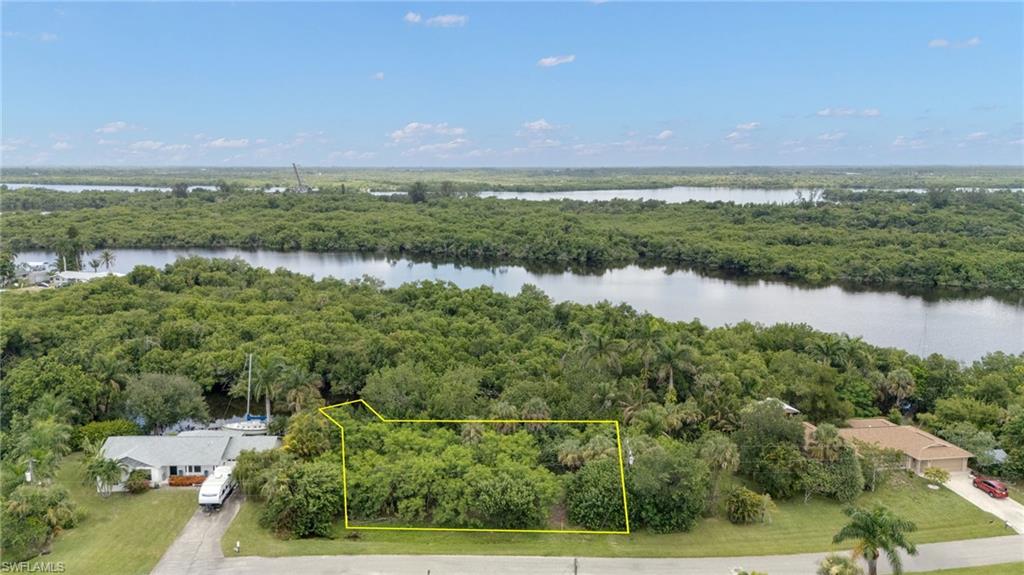 315 Shore Dr Property Photo 3