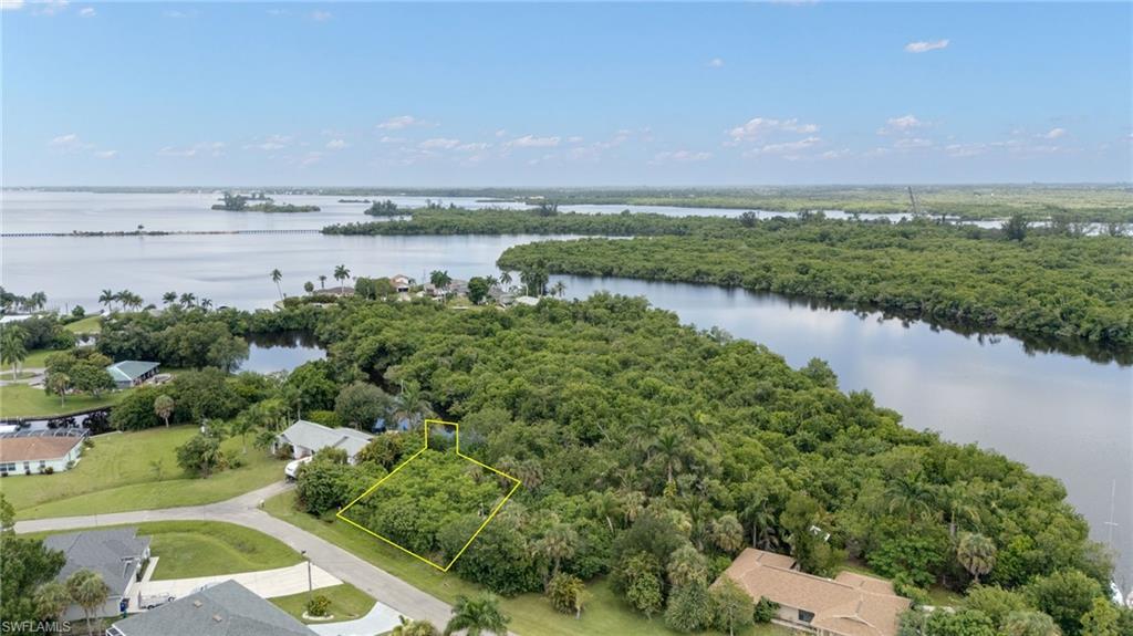 315 Shore Dr Property Photo 5