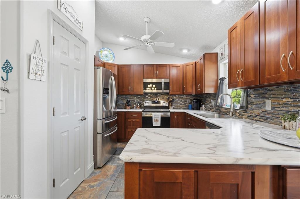 1529 Crestwood Cir W Property Photo 12
