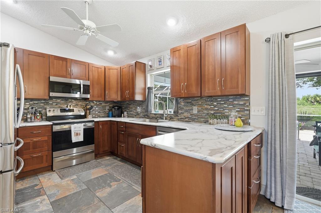 1529 Crestwood Cir W Property Photo 13