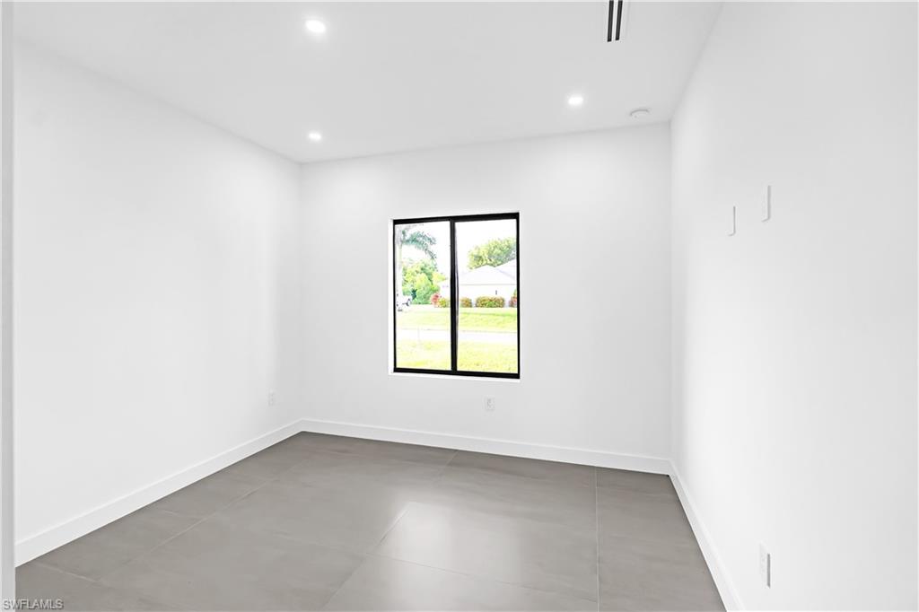 2700 Sw Embers Ter Property Photo 17