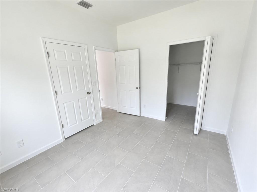 848 Carpenter St E Property Photo 4