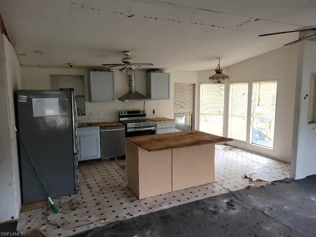 12040 Live Oak Dr Property Photo 2