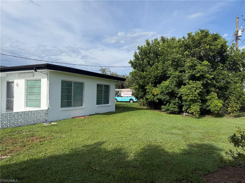 212 Davis Rd Property Photo 4
