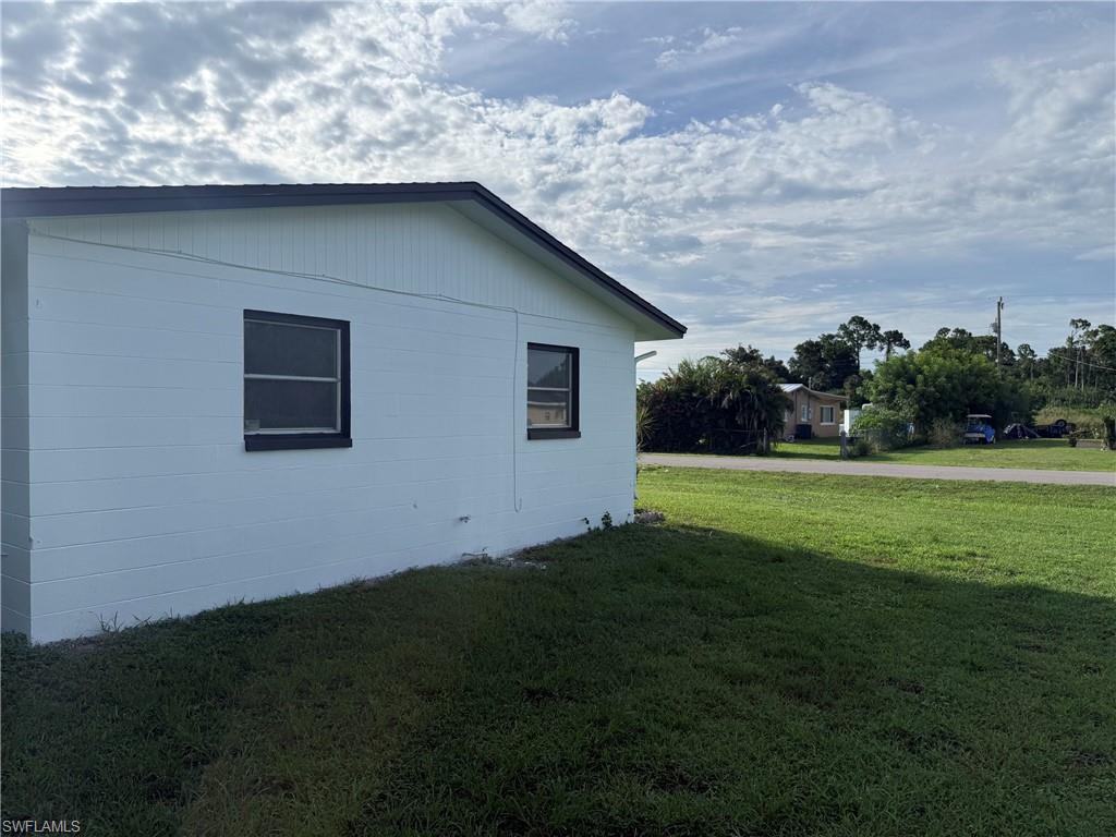 212 Davis Rd Property Photo 6