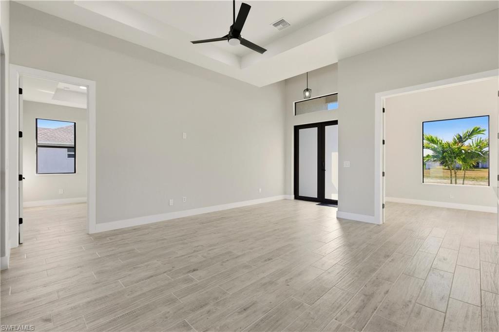 131 Kismet Pkwy E Property Photo 6