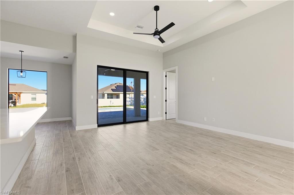 131 Kismet Pkwy E Property Photo 8