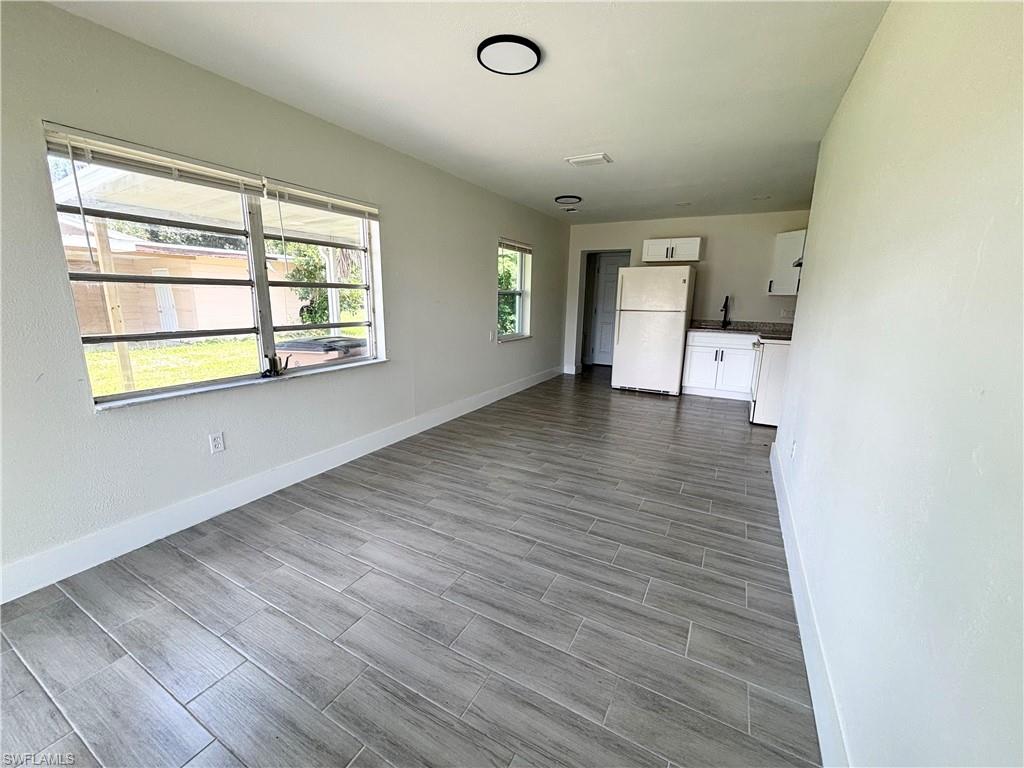 559 Wood Ave Property Photo 3
