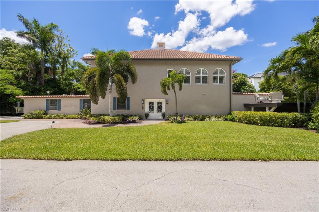 2430 McGregor BLVD Property Photo 1