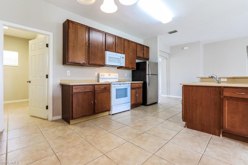 15385 Lakeland Cir Property Photo 5