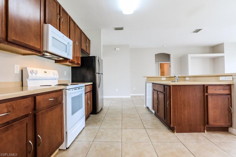 15385 Lakeland Cir Property Photo 6