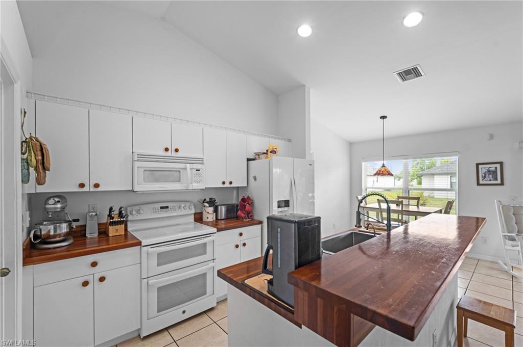 524 Tropicana Pkwy W Property Photo 3