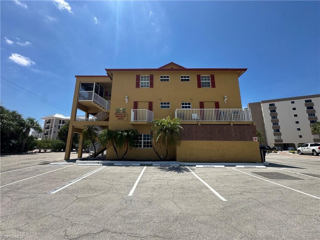 2550 Estero Blvd 12 Property Photo 3