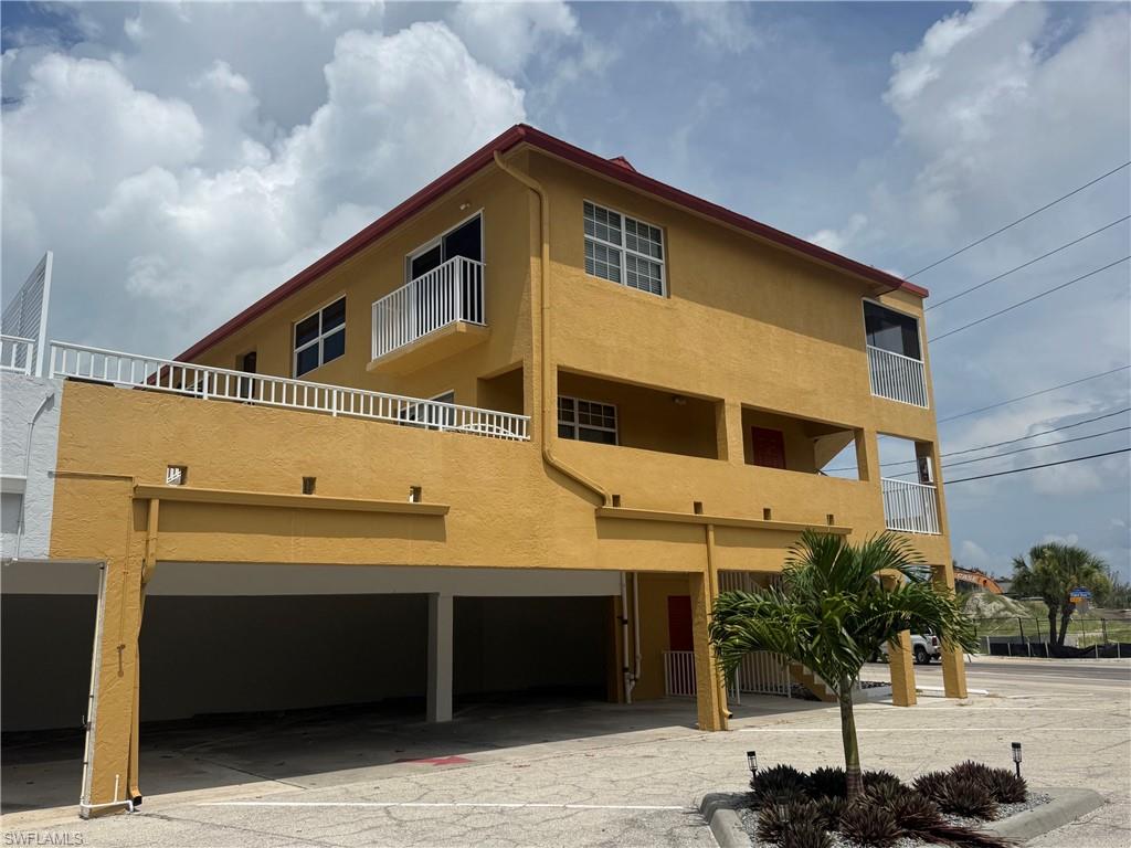 2550 Estero Blvd 12 Property Photo 5
