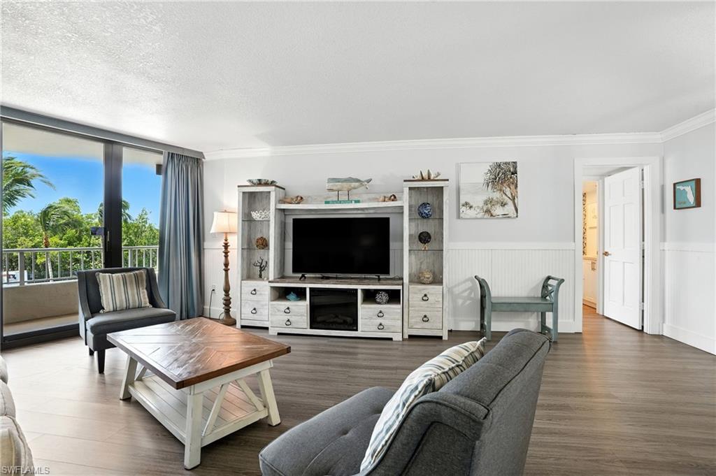 440 Seaview Ct 201 Property Photo 4