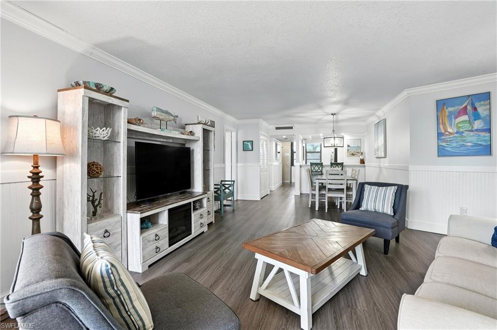 440 Seaview Ct 201 Property Photo 5