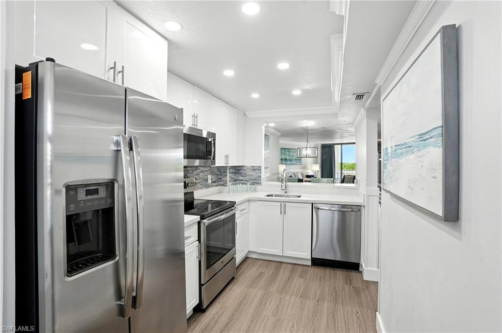 440 Seaview Ct 201 Property Photo 9