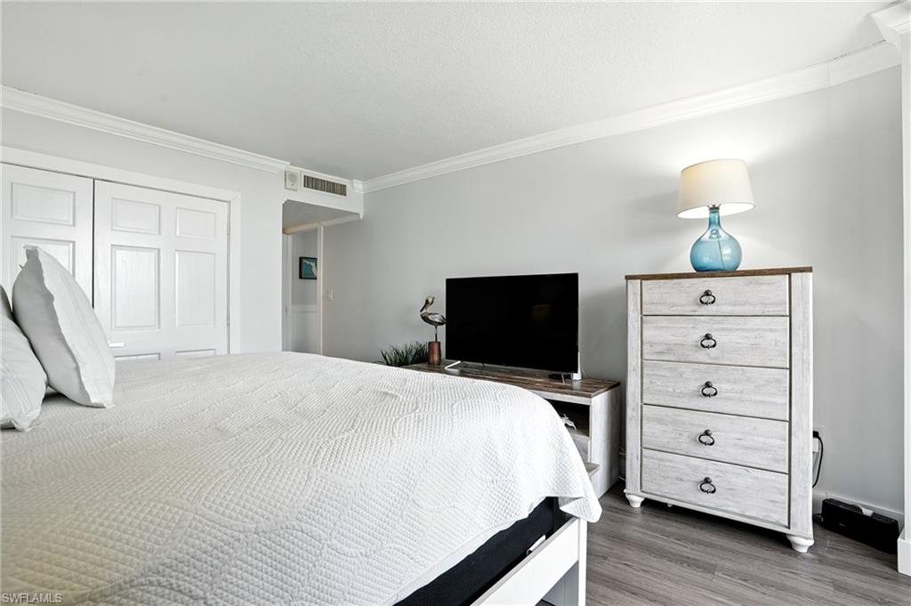 440 Seaview Ct 201 Property Photo 24