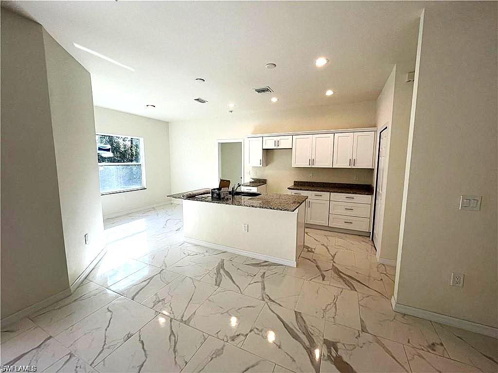 1236 Ramsay St E Property Photo 4