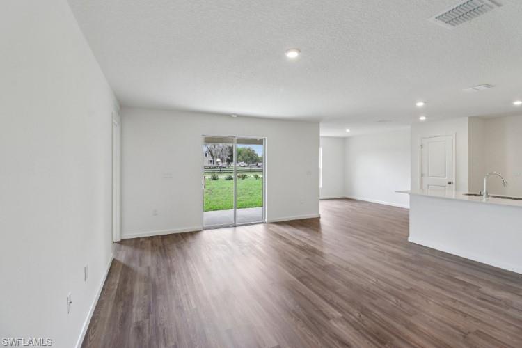 925 Jacaranda Pkwy E Property Photo 7