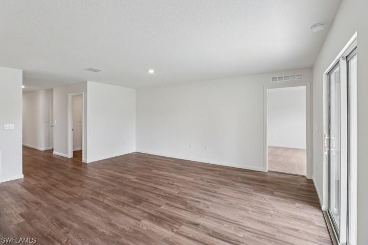 925 Jacaranda Pkwy E Property Photo 9