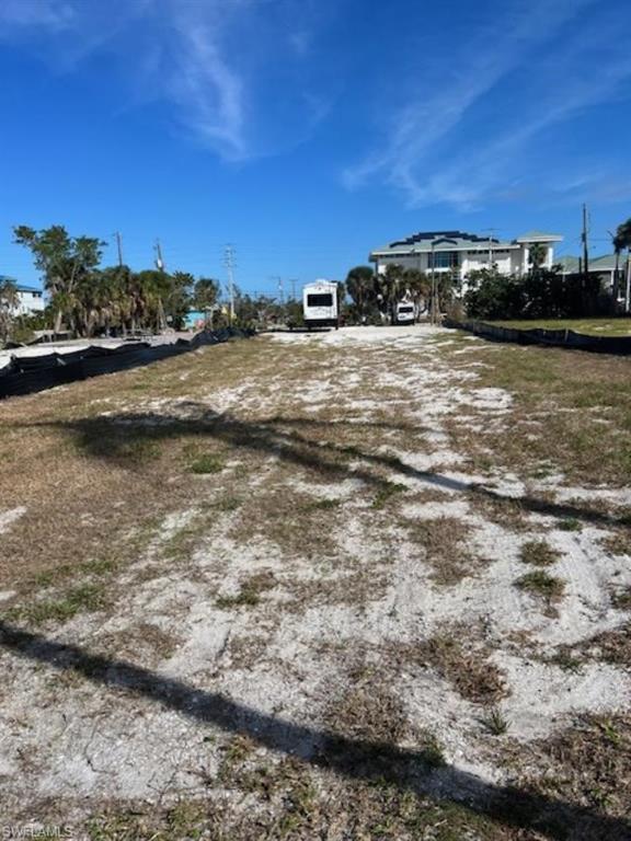 53 Pompano St Property Photo 6