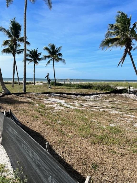 53 Pompano St Property Photo 8