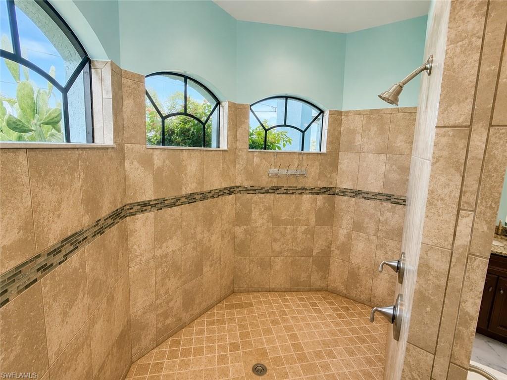 2123 Nw 41st Pl Property Photo 9